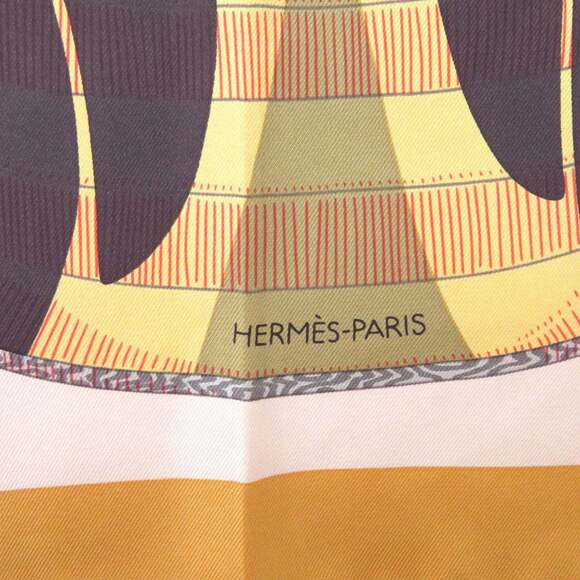 HERMES Authentic Cream Silk Scarf - Picture 4 of 6